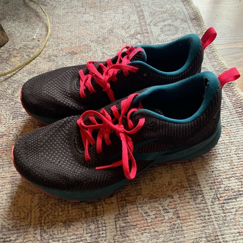 Brooks Reveal 5 Running Shoes Women Size 9.5 Athletic Footwear Black Pink